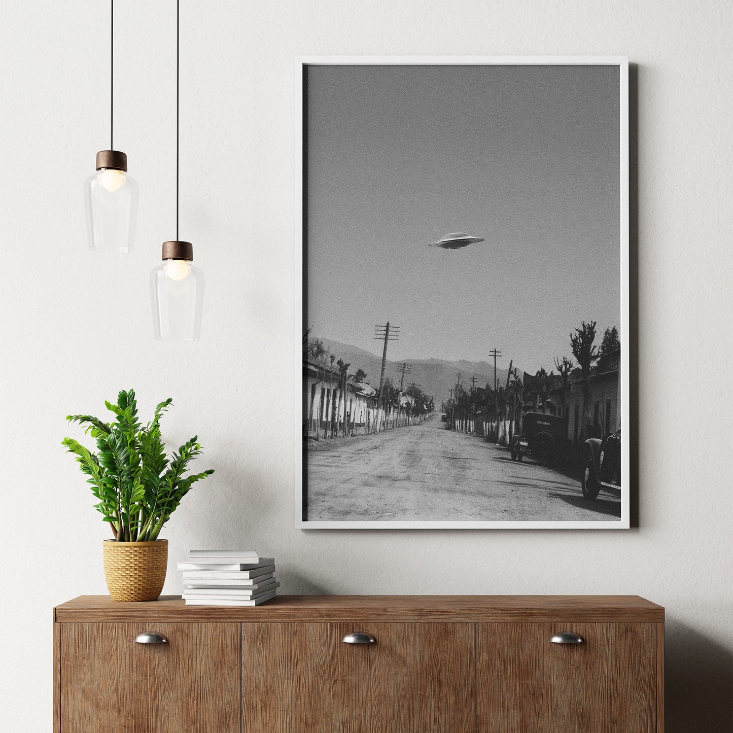 Soucoupe volante au-dessus d'une petite ville rétro des années 50 Poster
