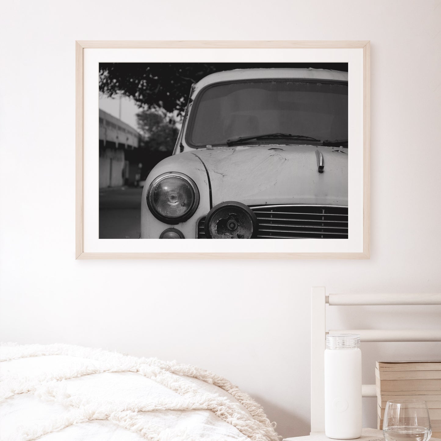 Voiture classique indienne "Ambassadeur" Poster